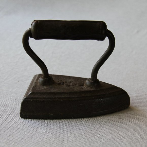 Other - 4.5 LB Vintage Metal Iron